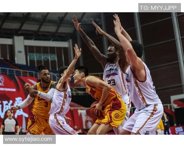 南京篮球队在锦标赛中的个人能力展现与团队协作分析