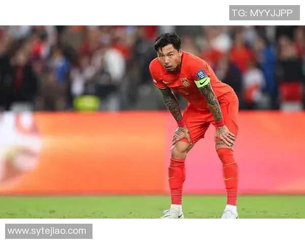 足球明星的辉煌成就与影响力探讨及其对青少年足球发展的启示